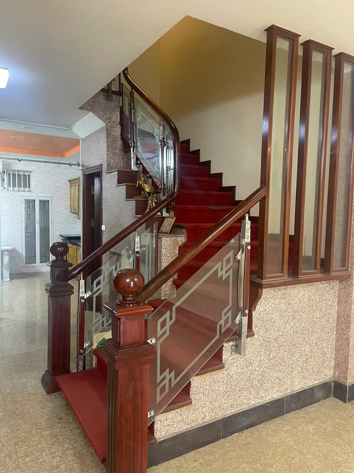 Nhà mặt phố Đặng Tiến Đông 65m² giá 32 triệu - Nhà mới đẹp, view hồ thoáng mát!