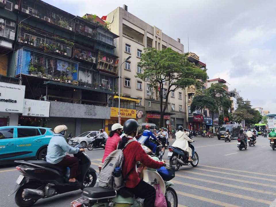 Mặt bằng kinh doanh cho thuê phố Vũ Phạm Hàm, Cầu Giấy, 165m² giá 100 triệu - Cơ hội kinh doanh vàng!