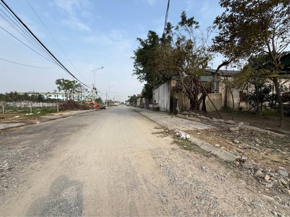 Kho xưởng 267m² Vinh Phú giá 5.35 tỷ - Đường 12m thông thoáng, xây dựng tự do!