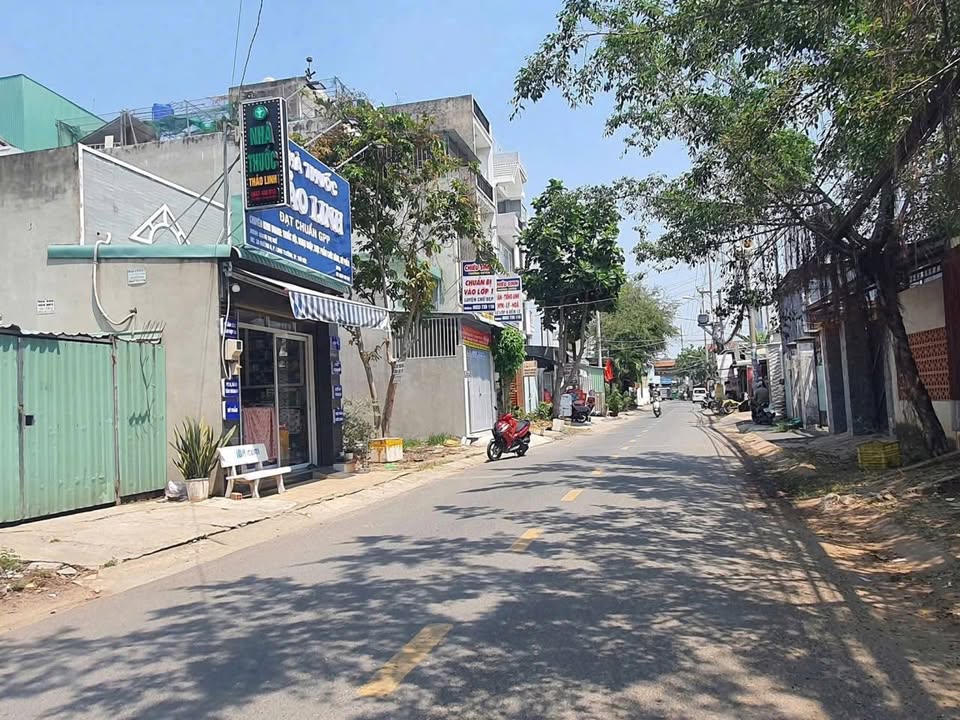 Nhà mặt tiền đường 6, phường Long Trường, quận 9, giá 5.68 tỷ - Sổ hồng riêng, thuận tiện kinh doanh!