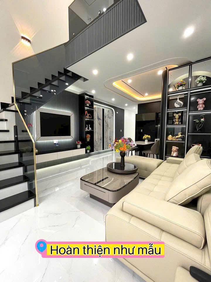 Nhà phố hiện đại tại Lê Duẩn, Pleiku 90m² giá 1.95 tỷ - Bàn giao trước Tết!