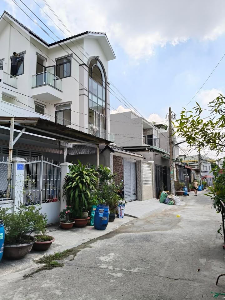 Bán gấp nhà mặt tiền Linh Xuân, Thủ Đức 121.5m² giá chỉ 7.2 tỷ - Cơ hội đầu tư tuyệt vời!