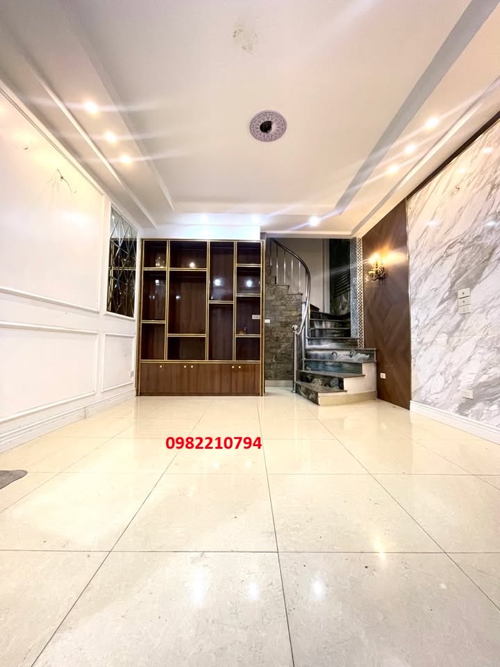 Nhà nhỏ xinh 30m² Cầu Giấy giá 6.25 tỷ - Sổ nở hậu, khu dân trí cao!