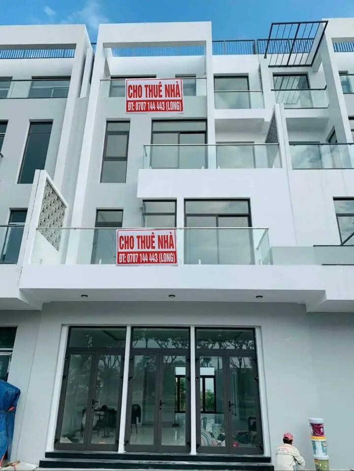 Shophouse đường Nguyễn Sinh Sắc - Hoàng Thị Loan 150m² giá 35 triệu - Thuận tiện kinh doanh!