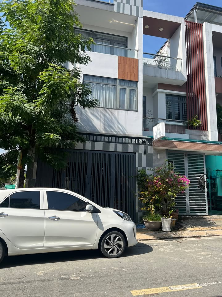 Nhà phố 1 trệt 2 lầu 100m² tại Lái Thiêu, Bình Dương - Khu dân cư an ninh, giá 6.9 tỷ!