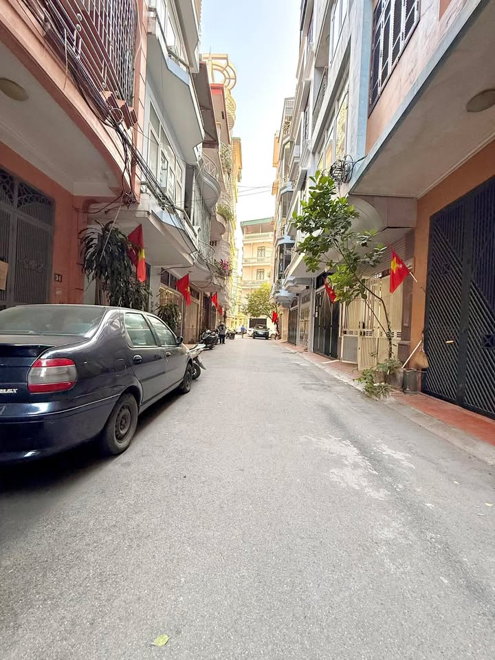 Nhà phân lô Cầu Giấy 50m² giá 20 tỷ - Đón tân gia năm mới!