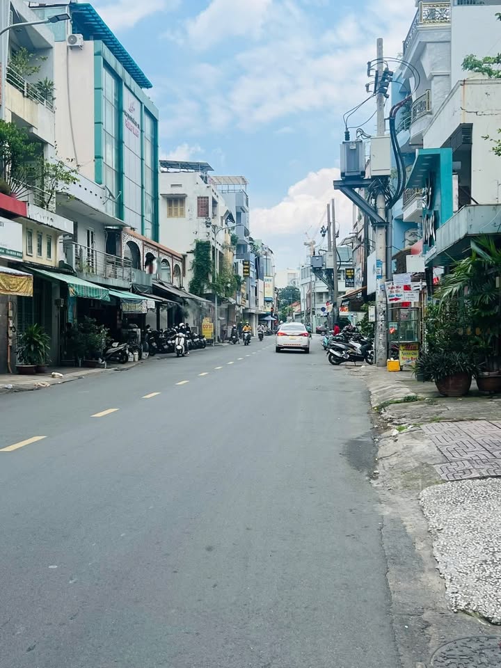 Nhà mặt tiền Đặng Văn Ngữ, Phú Nhuận 150m² - Kinh doanh thuận lợi!