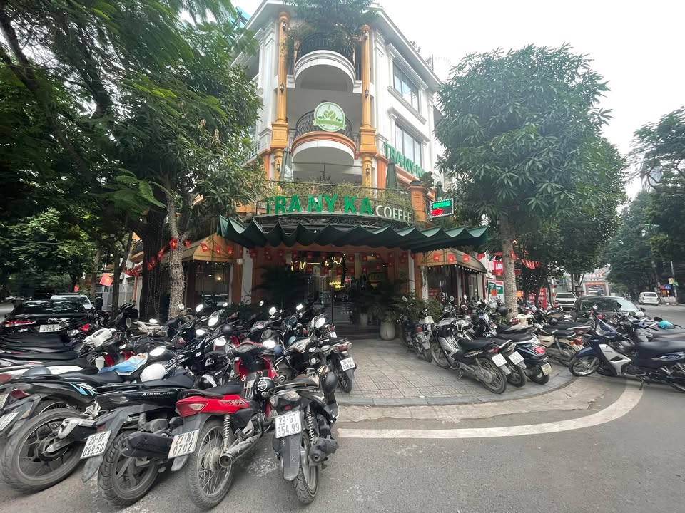 Cho thuê nhà 2 mặt tiền lô góc tại Văn Phú, Hà Đông - Diện tích 194.5m², giá thương lượng!