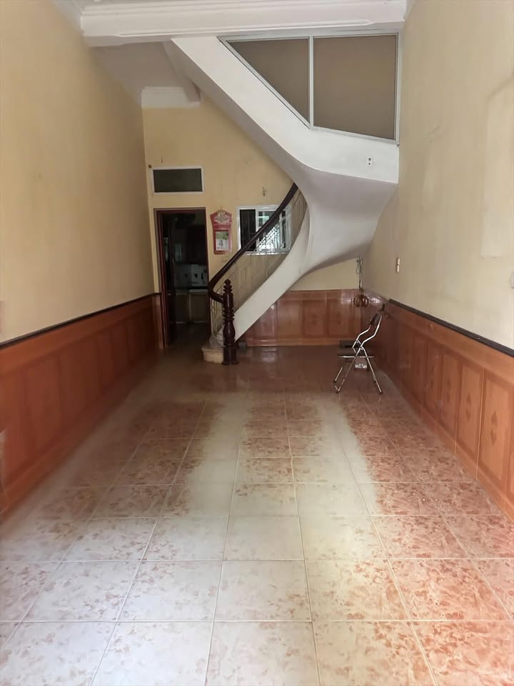 Nhà 3 tầng cho thuê tại đường Lê Lợi, Bắc Giang 50m² - Ô tô đỗ cửa, chỉ 5 triệu/tháng!