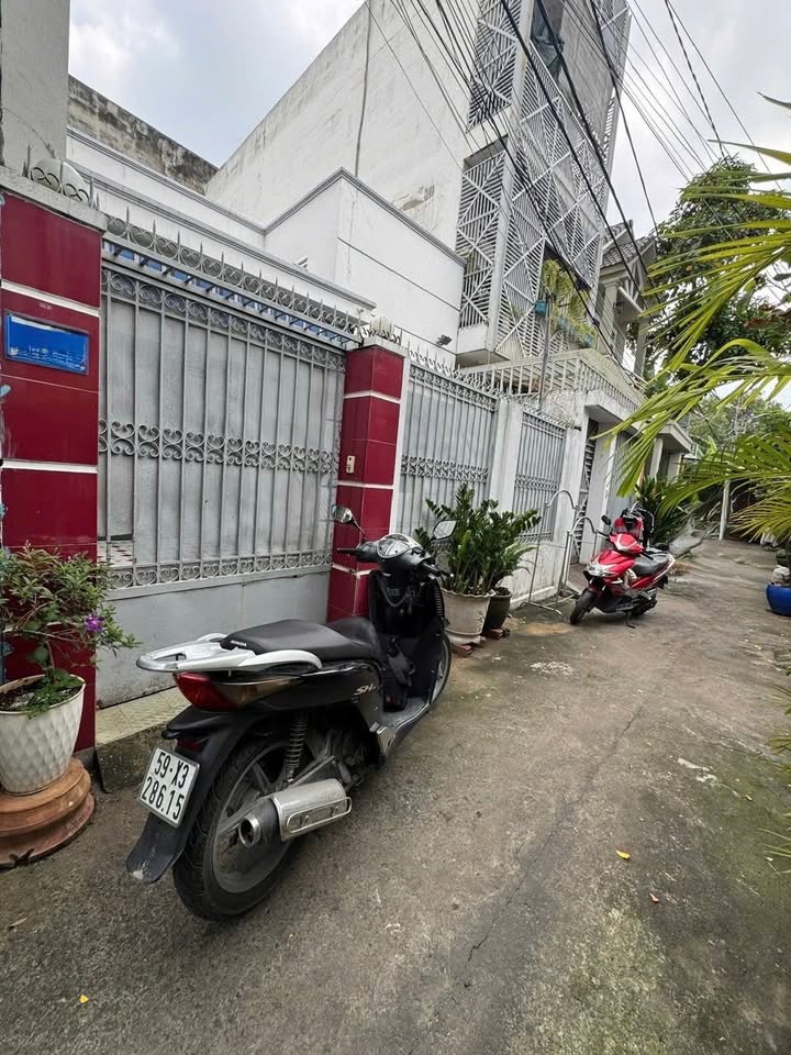 Nhà bán mặt tiền đường Lê Văn Việt, Hiệp Phú, Thủ Đức 98m² - Sổ hồng chính chủ, giá thương lượng!