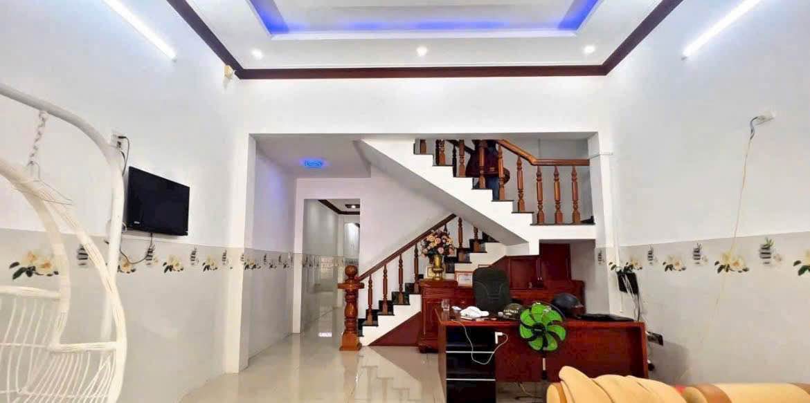 Nhà mặt tiền Phạm Ngọc Thạch Bảo Lộc 120m² giá 6.5 tỷ - Khu kinh doanh sầm uất!