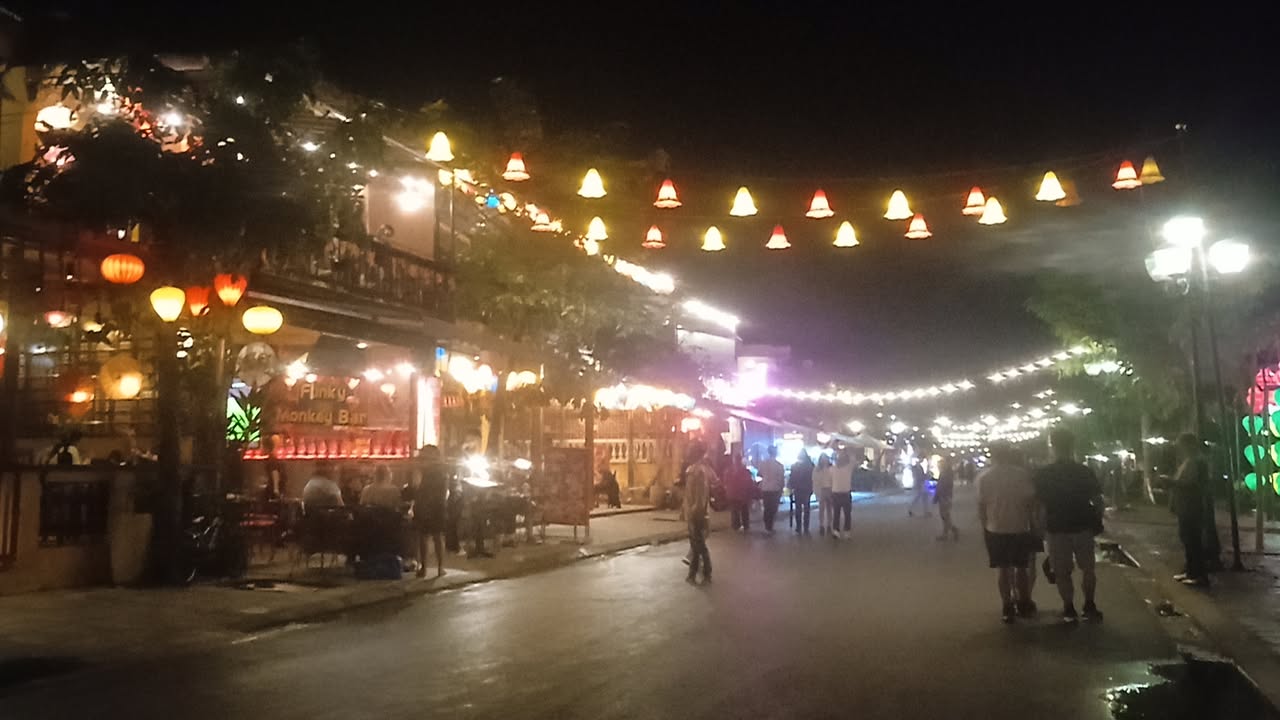 Nhà 2 tầng 3 phòng ngủ mặt tiền Nguyễn Hoàng 130m² giá 13 tỷ - Đầu tư lý tưởng gần phố đi bộ Hội An!