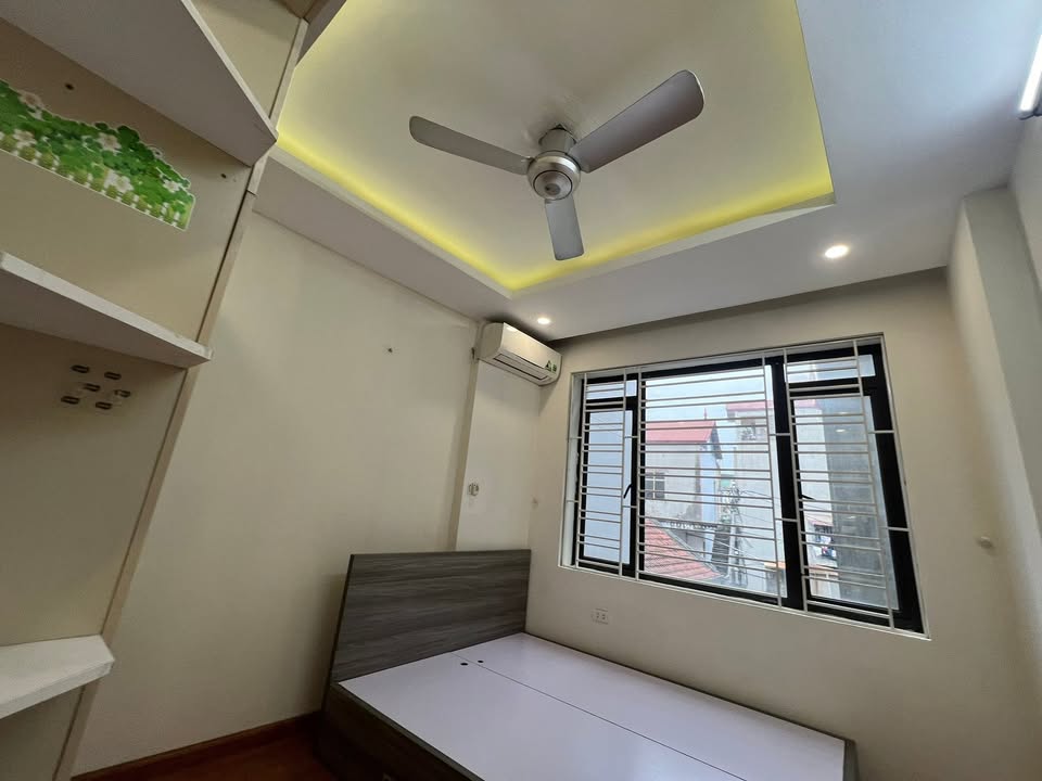 Nhà 4,5 tầng Yên Lộ Yên Nghĩa 35m² giá 6 tỷ - Thiết kế hiện đại, giao thông thuận lợi!