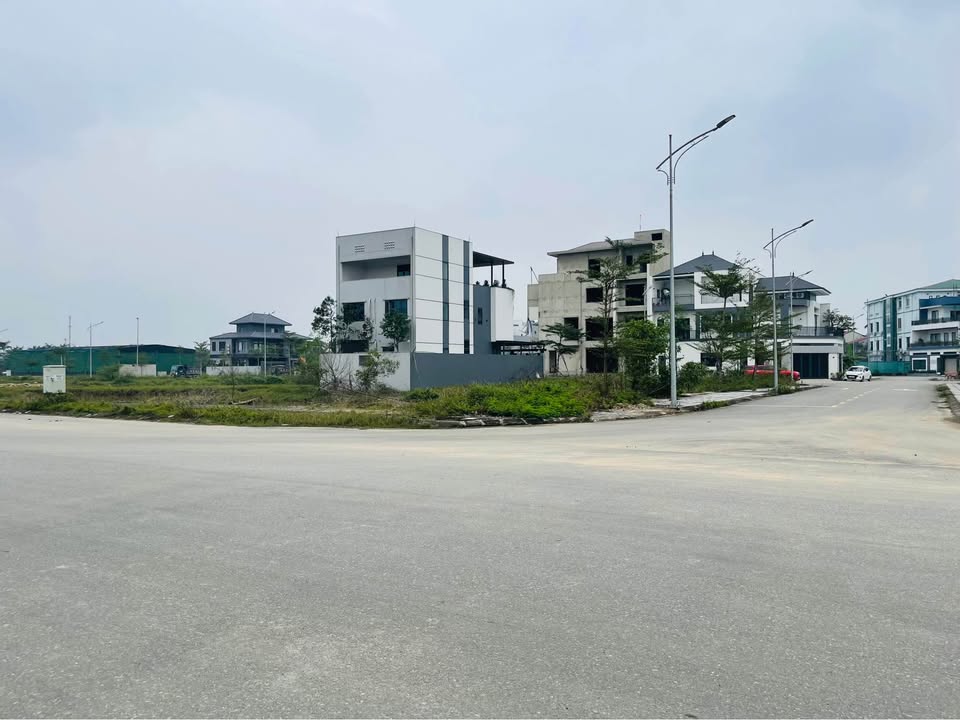 Đất nền Bầu Rạ, Thành Sen, Hà Tĩnh 207m² giá 9 tỷ - Vị trí đắc địa mặt đường Lê Duẩn!