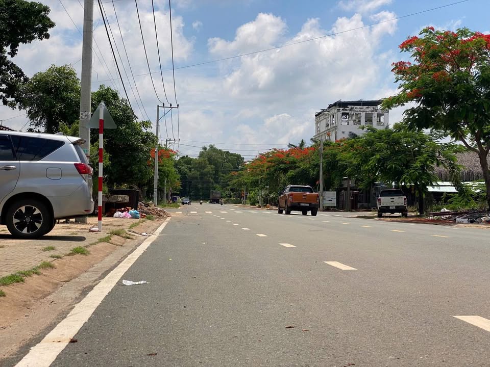 Nhà mặt tiền Võ Văn Tầng, Đồng Xoài 147.5m² giá 3.8 tỷ - Bán gấp, cơ hội hiếm có!