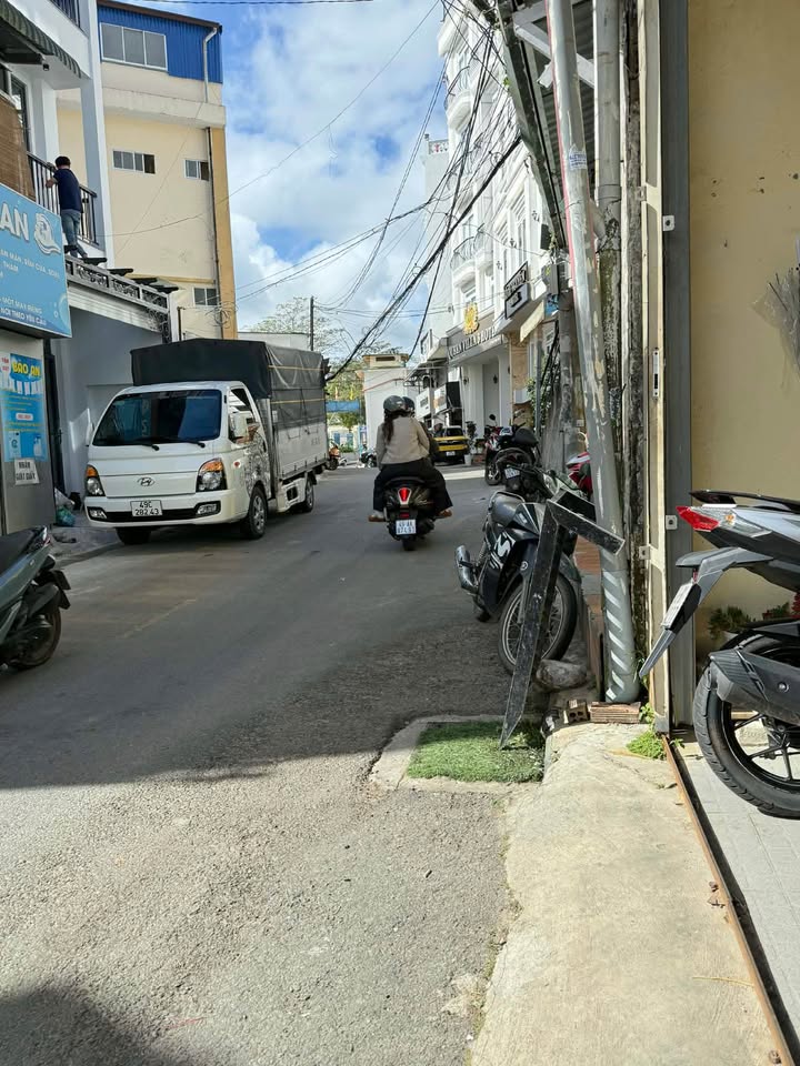 Cho thuê nhà nguyên căn mặt tiền Nguyễn Thị Nghĩa, Đà Lạt 1PN - Kinh doanh mọi ngành nghề!