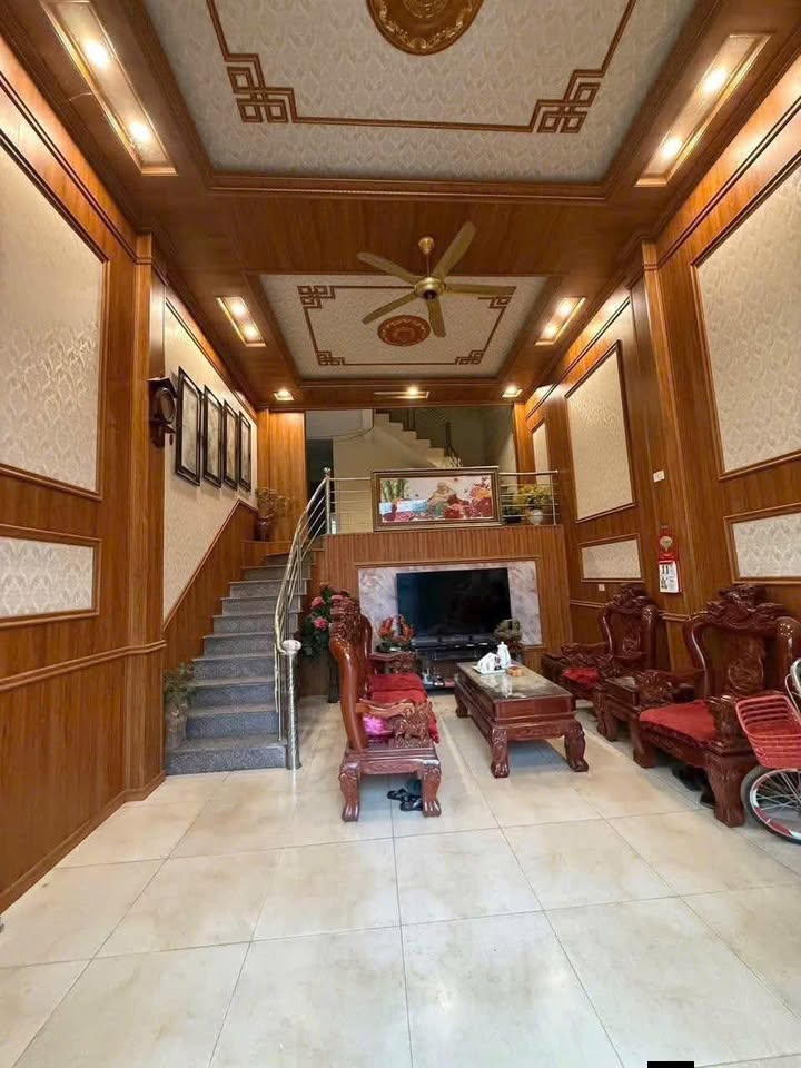 Nhà 2 tầng Tổ 6, Phường Thống Nhất, 157m² giá 2 tỷ - Đối diện khu biệt thự sang trọng!