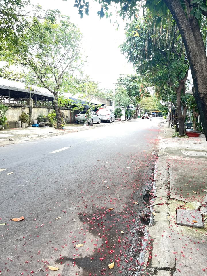 Nhà mặt tiền đường Cần Vương, Tuy Hòa, 100m² giá 5.8 tỷ - Đầu tư sinh lời!