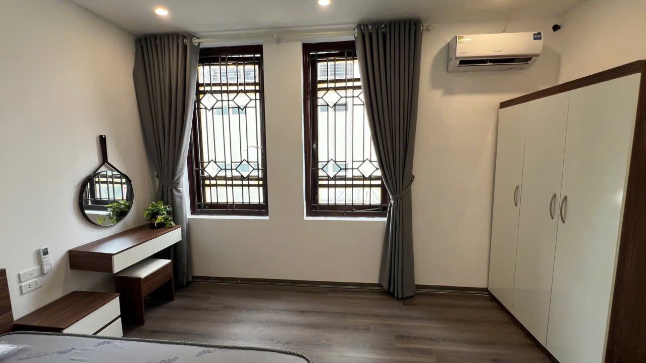 Căn hộ cho thuê tại ngõ 100 Hoàng Quốc Việt, 40m² giá thỏa thuận - Nội thất đầy đủ, tiện nghi!