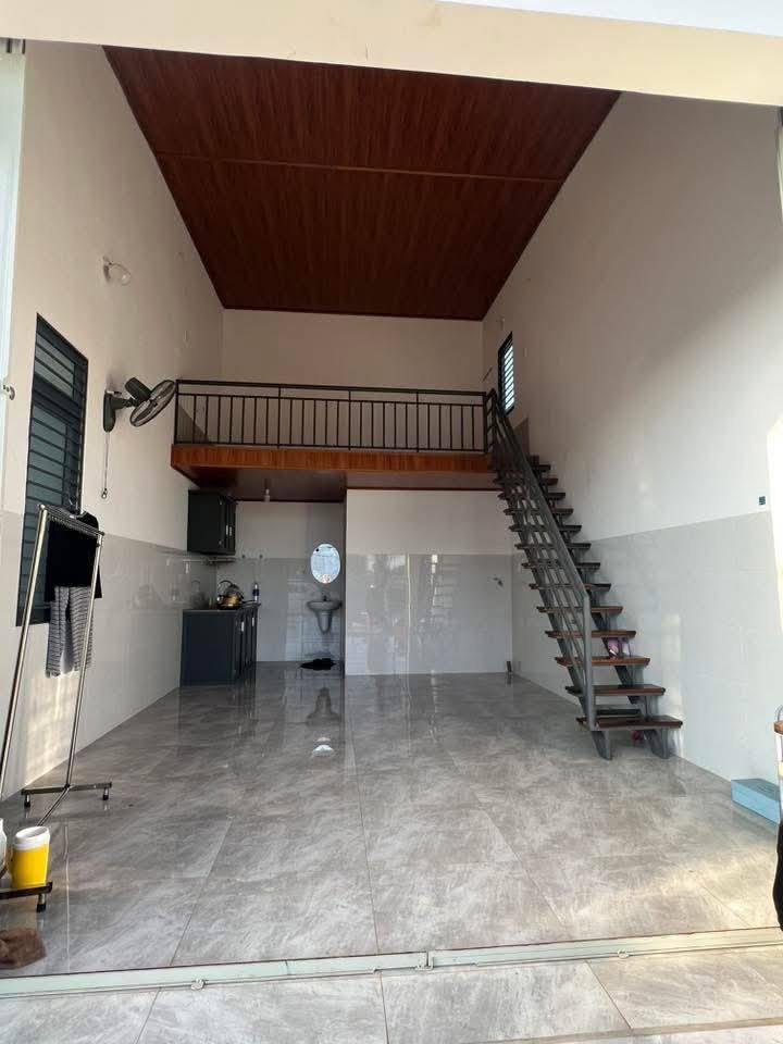 Chỗ kinh doanh cho thuê mặt tiền Đỗ Xuân Hợp 3.7 triệu - Không gian thoáng mát!