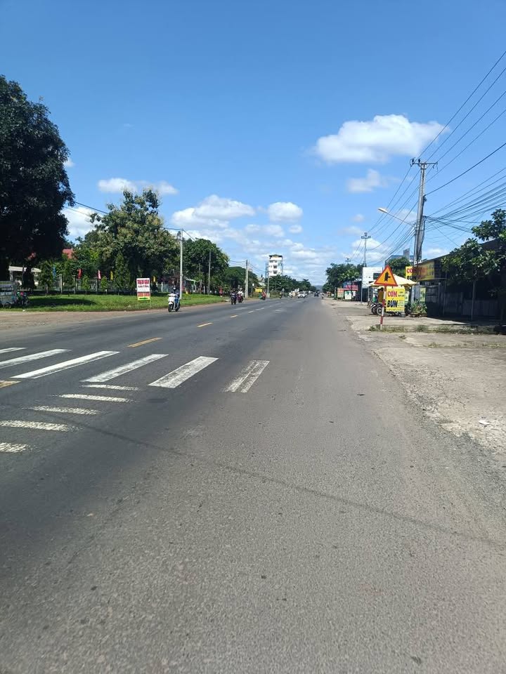 Nhà mặt tiền QL14 Hòa Khánh 250m² giá 3.7 tỷ - Kinh doanh sầm uất!