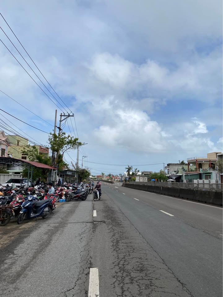 Nhà cấp 4 mặt tiền Quốc lộ 1A, Xuân Cảnh, Sông Cầu 234m² - Giá bán nhanh 2 tỷ!