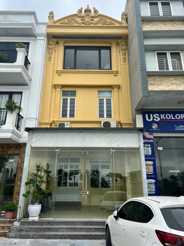 Nhà cho thuê mặt đường Quốc Lộ 18, Bãi Cháy, Hạ Long - Kinh doanh thuận lợi!