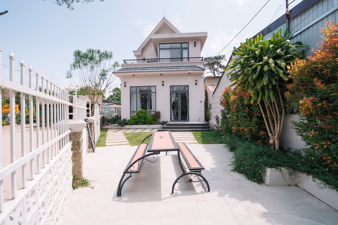 Villa cho thuê tại Trần Hưng Đạo, Đà Lạt - Tiện nghi hiện đại, chỉ 200m đến Hồ Xuân Hương!