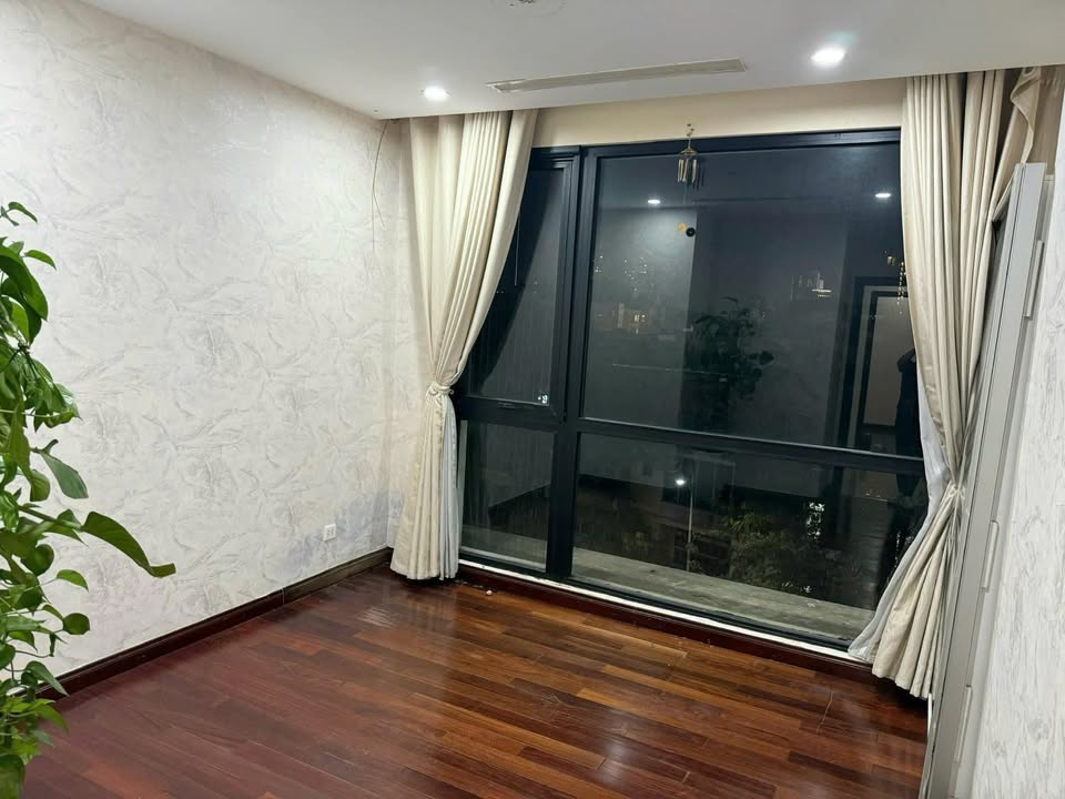 Căn hộ 3 phòng ngủ Tòa R4 Royal City 137m² giá 20 triệu/tháng - Sẵn sàng vào ở ngay!