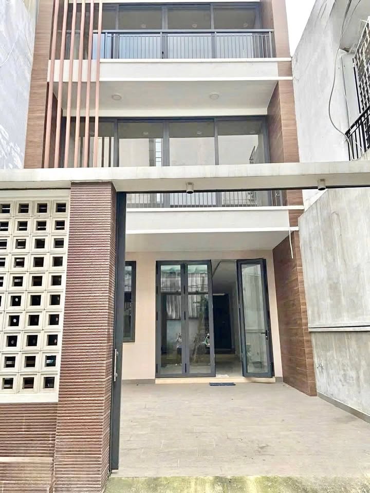 Nhà mặt tiền Cộng Hòa Tân Bình 120m² giá 20 triệu - Thuận tiện di chuyển!