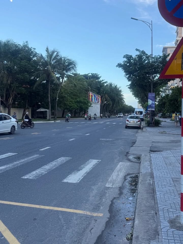 Bán nhà mặt tiền biển Võ Nguyên Giáp 140m² - Đối diện Furama Resort, đầu tư sinh lời ổn định!