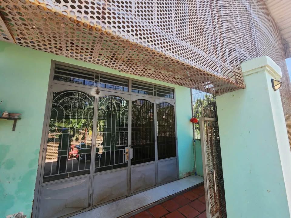 Nhà cho thuê hẻm Vạn Xuân, Tân Thành, Buôn Ma Thuột 75m² - Giá chỉ 3.3 triệu/tháng!