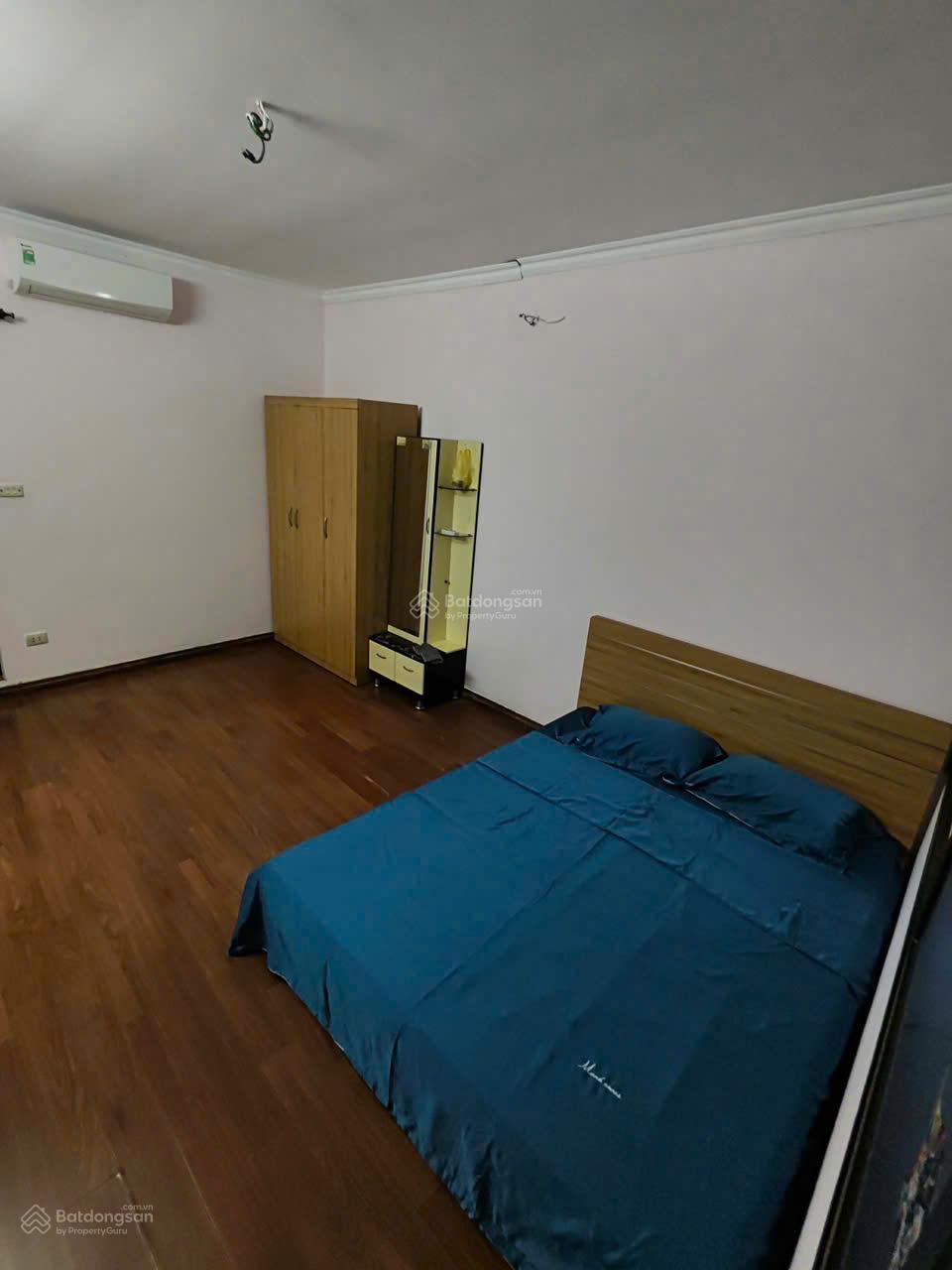 Cho thuê nhà 3 tầng phố Thợ Nhuộm, Hoàn Kiếm 100m² - Giá chỉ 13.5 triệu!