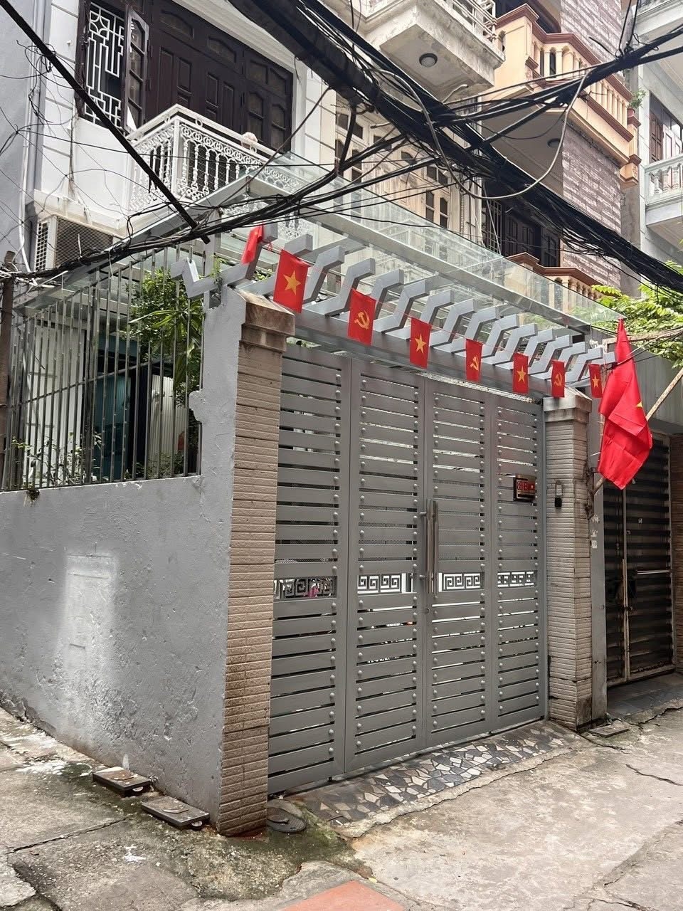 Nhà phố Dịch Vọng Cầu Giấy 62m² giá 14.95 tỷ - Thiết kế hiện đại, sân vườn lý tưởng!