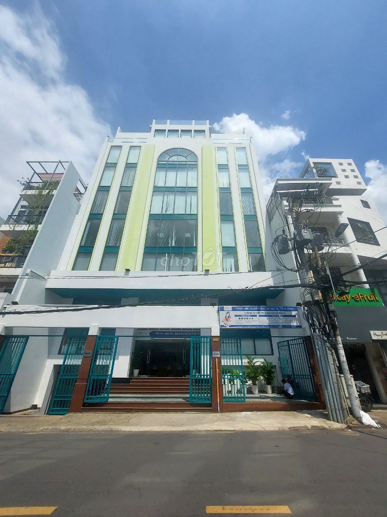 Cho thuê Tòa nhà Mặt tiền An Dương Vương, Quận 5 - 1500m² - Gần chợ và trường học!