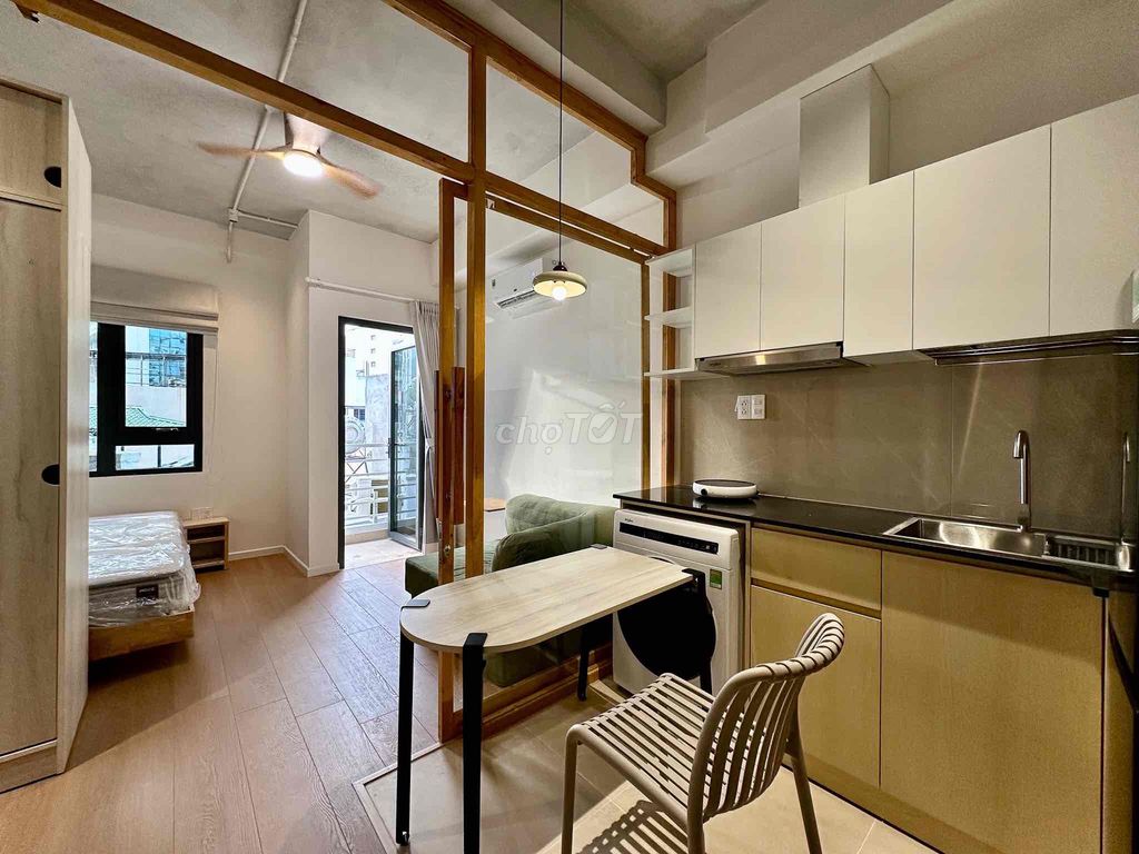 Căn hộ Ban công Q3 30m² giá 8 triệu - Full nội thất, sẵn sàng vào ở!