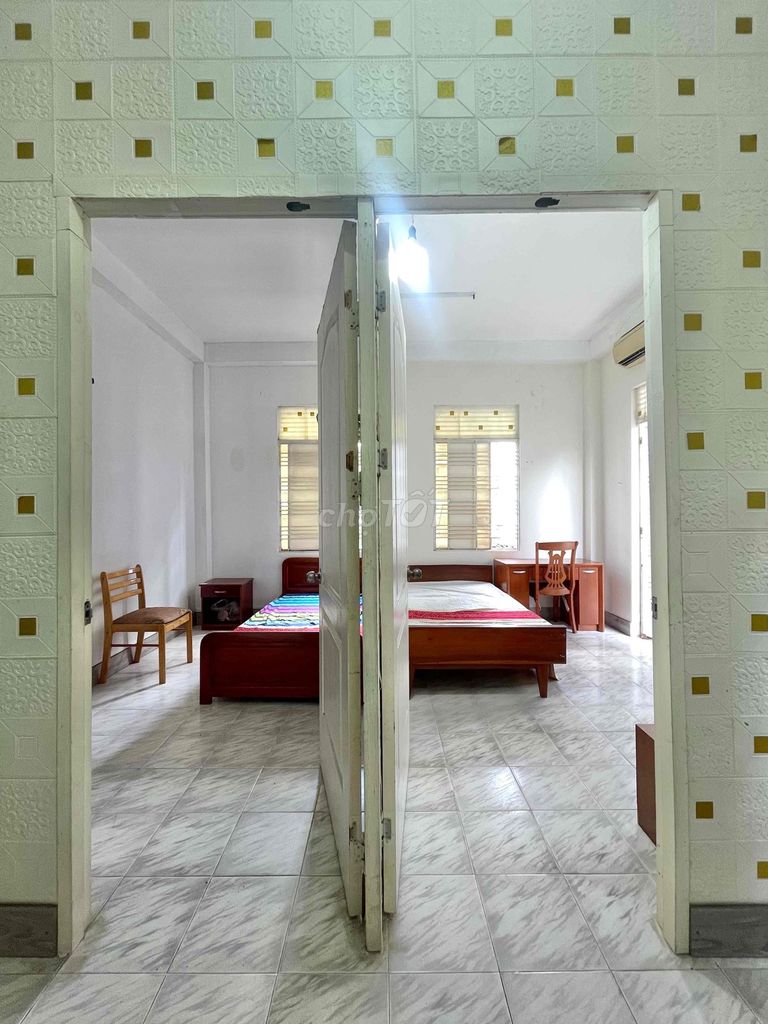 Căn hộ cho thuê 2 phòng ngủ ban công 45m² giá 5.5 triệu - Gần sân bay và công viên Gia Định!