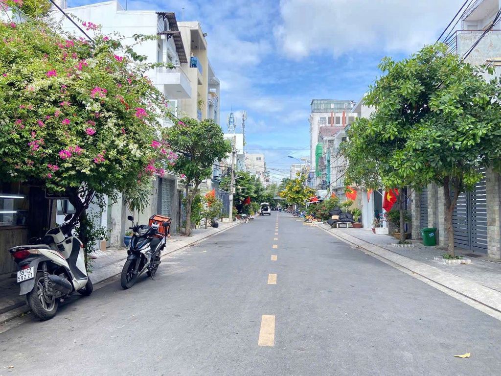 Bán nhà mặt tiền đường Số 49, Phường Bình Thuận, Quận 7 - Diện tích 91m², giá chỉ 18.5 tỷ!