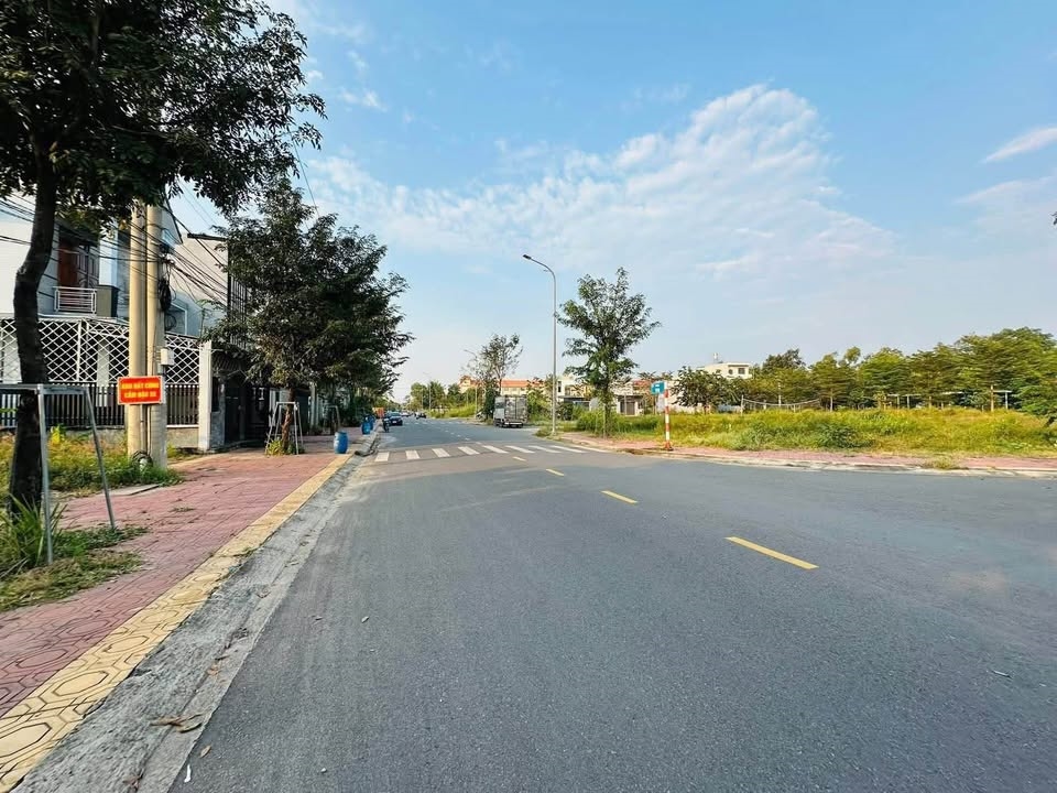 Đất Phú Mỹ Thủ Dầu Một 250m² giá 4.9 tỷ - Vị trí siêu đẹp, gần chợ và trường học!