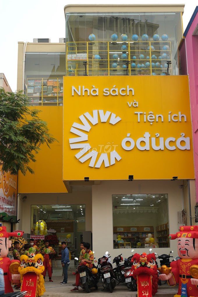 Nhà Mặt Tiền Đường Thủ Khoa Huân Quận 1 240m² giá 70 triệu - Kinh doanh sầm uất!