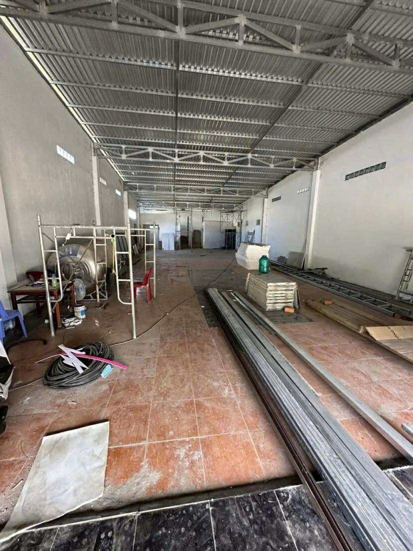 Cho thuê kho Ninh Kiều 350m² - Mặt tiền Hoàng Quốc Việt, giá 25 triệu/tháng