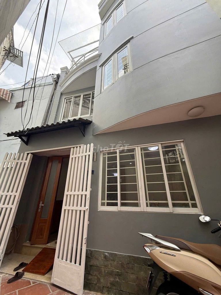 Nhà thuê nguyên căn mới Đặng Văn Ngữ 42m² giá 16 triệu - Tiện nghi đầy đủ cho gia đình!