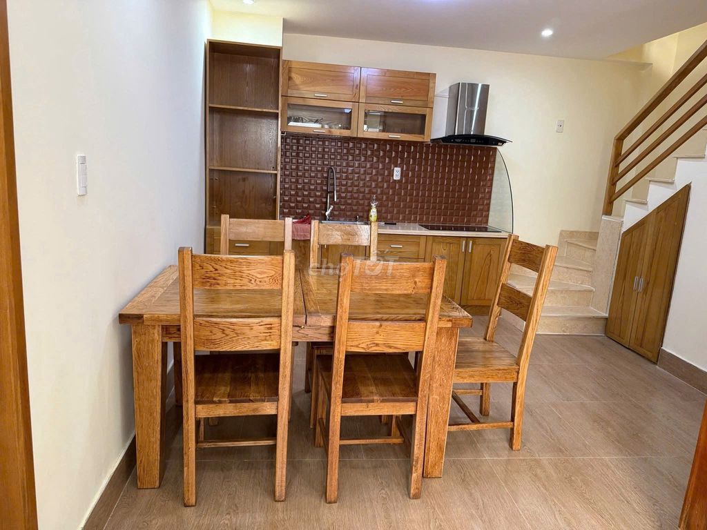 Nhà Huỳnh Văn Bánh, P11, Phú Nhuận 34m² giá 6.2 tỷ - Sân để xe rộng thoáng mát!