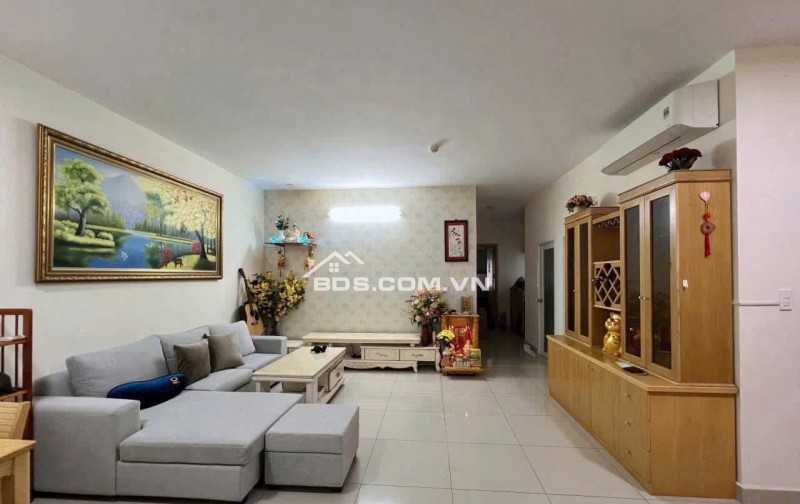 Căn hộ Ruby Garden Tân Bình 110m² chỉ 10.5 triệu - Sẵn sàng vào ở ngay!