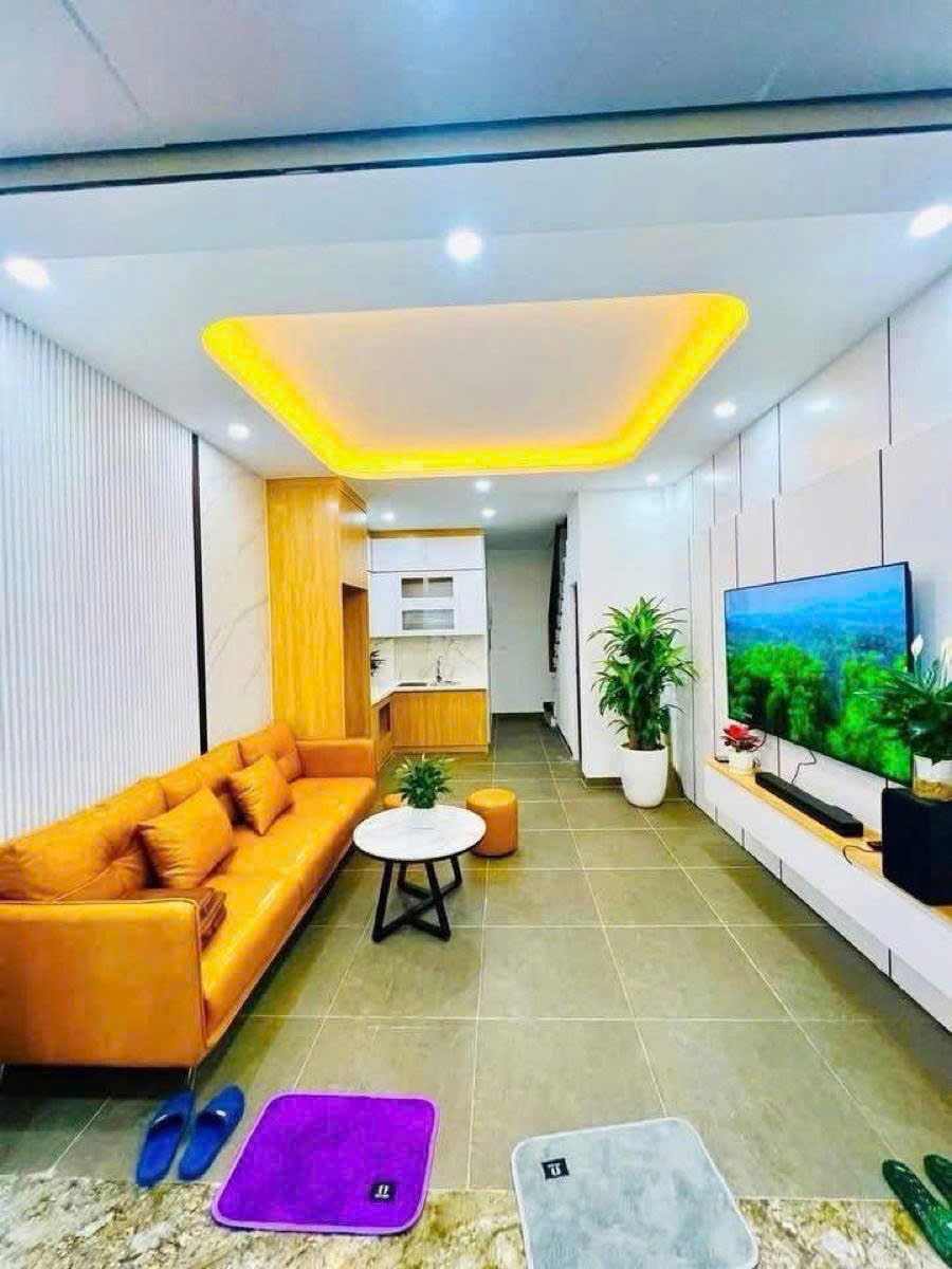 Nhà 6 tầng thang máy Phạm Văn Đồng 33m² giá 11.8 tỷ - Sang trọng, đầy đủ nội thất!