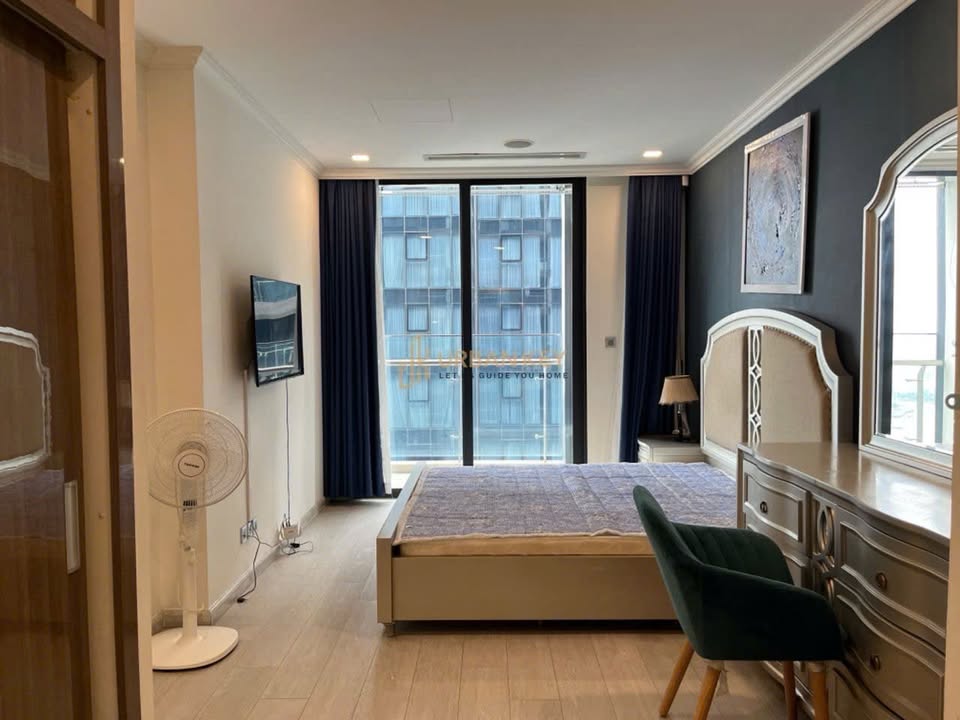 Căn hộ Vinhomes Golden River quận 1 87m² giá 36 triệu - Full nội thất view sông