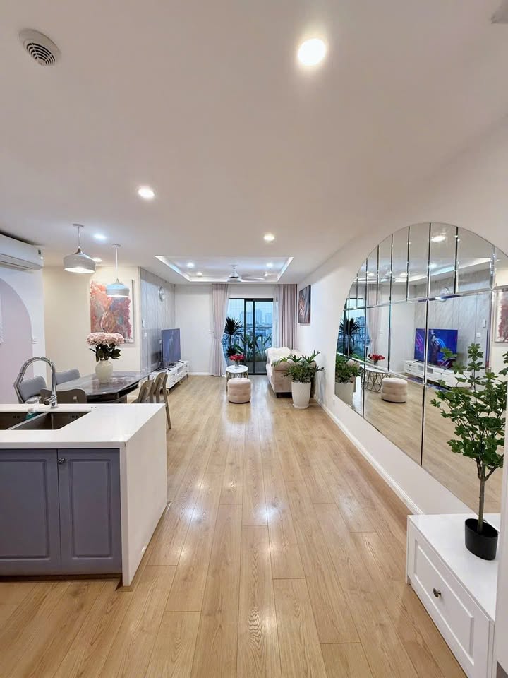 Căn hộ Centro Chung cư Kosmo Tây Hồ 74,5m² giá 8,23 tỷ - Sổ hồng chính chủ, thiết kế hiện đại!