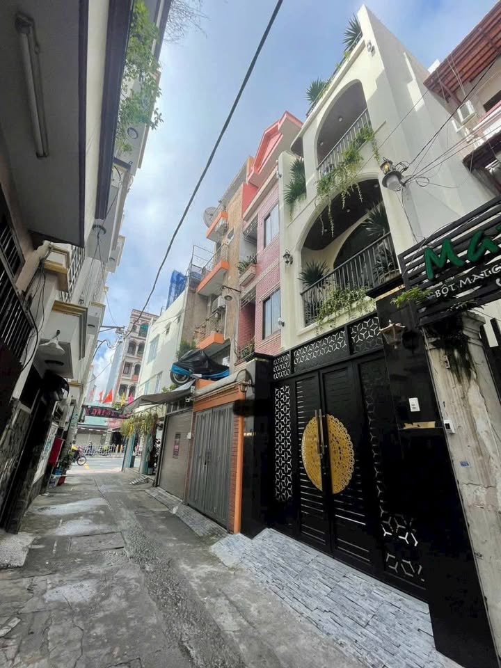 Nhà Hẻm Xe Hơi Mặt Tiền Hoàng Văn Thụ, 55.61m² giá 13.5 tỷ - Đầu tư sinh lời lý tưởng!