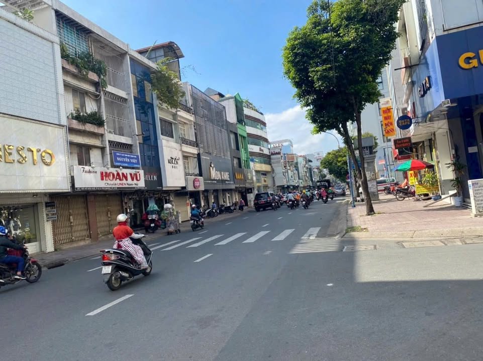 Nhà phố Quận Phú Nhuận 40m² giá 10.2 tỷ - Đầu tư sinh lời lý tưởng!