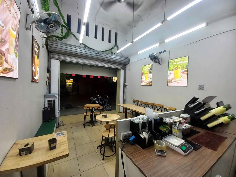 Cửa hàng trà sữa tại phố Khâm Thiên, Đống Đa 30m² - Sang nhượng ngay!